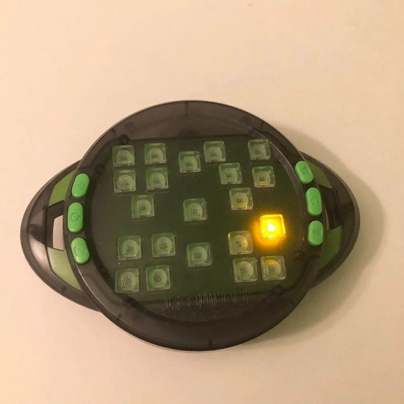 Brainbolt Brain  Teaser Light Up Memory Game by Educational Insight - Picture 2 of 10